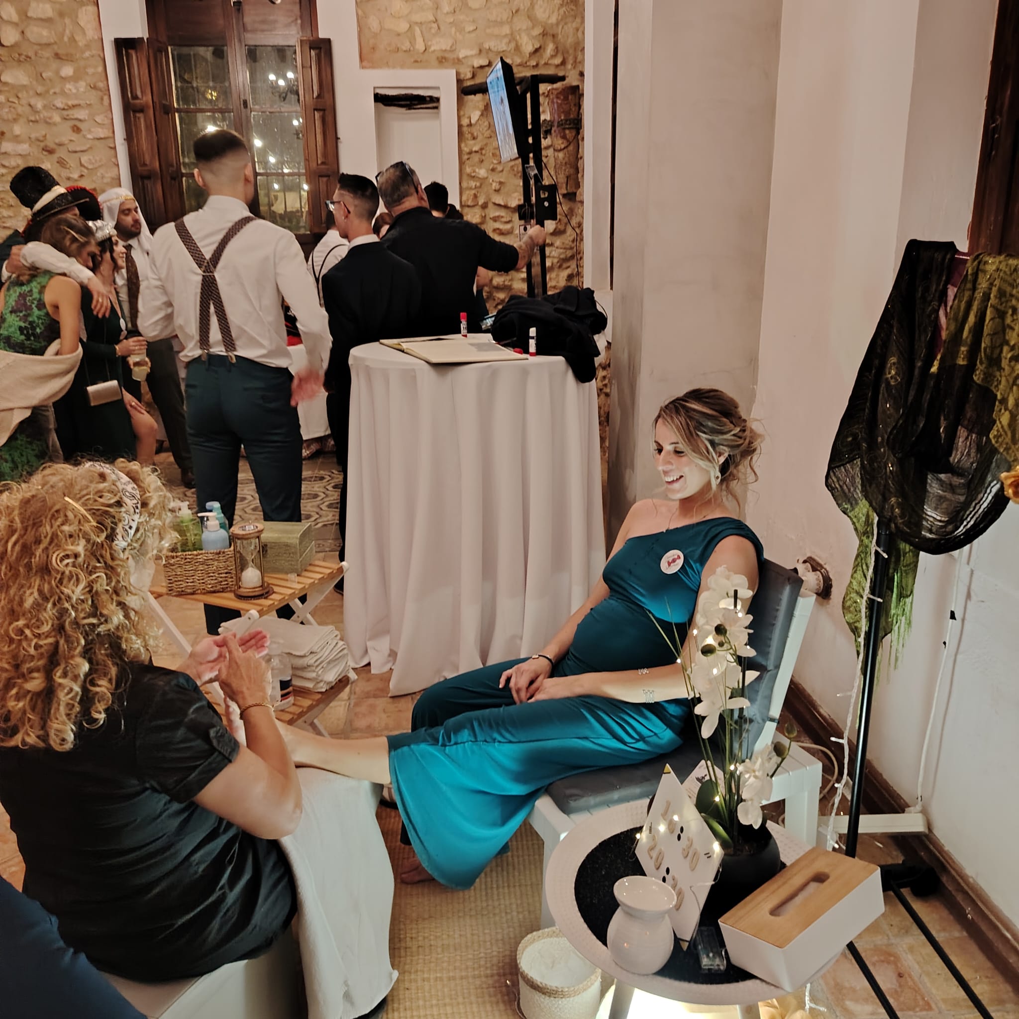 Evento corporativo, cliente disfrutando de un masaje